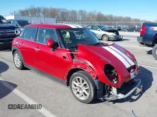 ✅ 2015 MINI Hardtop 4 Door S • VIN: WMWXU3C54F2B56275 • Lot: 38212003. Wystawiony na IAAI z przebiegiem 85 410 mil. Bezpłatny archiwum sprzedaży aukcyjnych z USA i szczegółowy raport historii pojazdu na DreamBid. Zdjęcie 1.