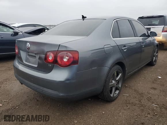 ✅ 2010 Volkswagen Jetta SE • VIN: 3VWRZ7AJ6AM045131 • Lot: 93412405. Listed on Copart with 151,915 mi. Free auction sales archive from the USA and detailed vehicle history report at DreamBid. Image 3.