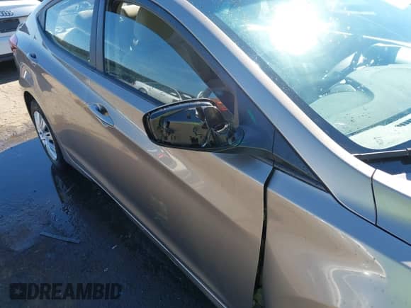 2016 Hyundai Elantra SE z VIN 5NPDH4AE8GH695143, wystawiony jako IAAI lot #43482332 z przebiegiem Nie podano mil oraz . Historia ofert i sprzedaży dostępna na DreamBid. Obrazek 18.