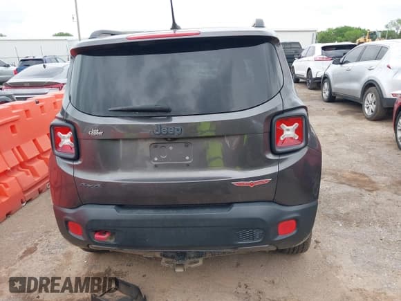 ✅ 2016 Jeep Renegade Trailhawk • VIN: ZACCJBCT8GPD58222 • Lot: 42124151. Listed on IAAI with 197,154 mi. Free auction sales archive from the USA and detailed vehicle history report at DreamBid. Image 16.