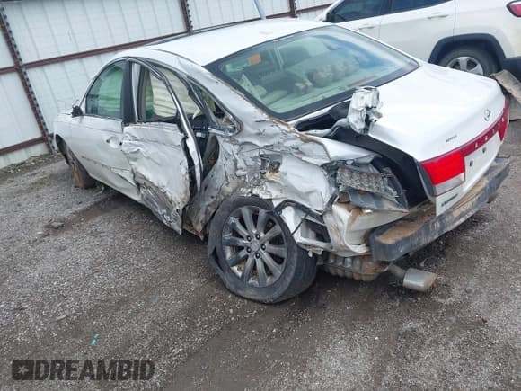 ✅ 2009 Hyundai Azera Limited • VIN: KMHFC46F79A358185 • Lot: 42502180. Listed on IAAI with 176,983 mi. Free auction sales archive from the USA and detailed vehicle history report at DreamBid. Image 3.