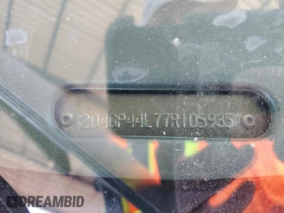 ✅ 2007 Dodge Grand Caravan SXT • VIN: 2D4GP44L77R105935 • Lot: 70229015. Wystawiony na Copart z przebiegiem 225 929 mil. Bezpłatny archiwum sprzedaży aukcyjnych z USA i szczegółowy raport historii pojazdu na DreamBid. Zdjęcie 13.