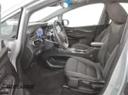 ✅ 2023 Chevrolet Bolt EV 1LT • VIN: 1G1FW6S01P4196776 • Lot: 81855234. Wystawiony na Copart z przebiegiem 17 946 mil. Bezpłatny archiwum sprzedaży aukcyjnych z USA i szczegółowy raport historii pojazdu na DreamBid. Zdjęcie 7.