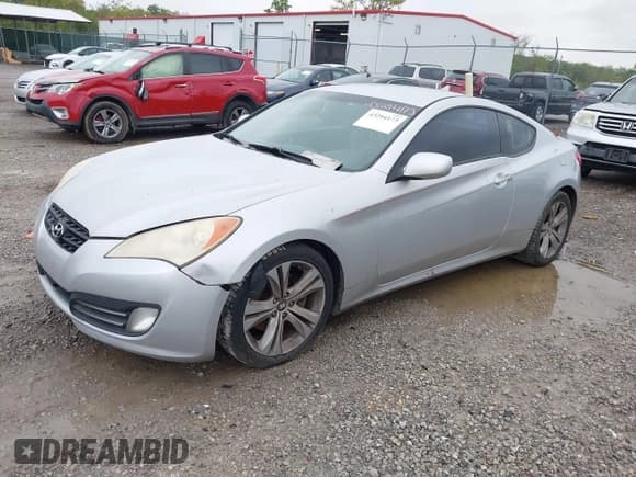 ✅ 2010 Hyundai Genesis Coupe Track • VIN: KMHHU6KH4AU012784 • Lot: 43294173. Wystawiony na IAAI z przebiegiem 205 821 mil. Bezpłatny archiwum sprzedaży aukcyjnych z USA i szczegółowy raport historii pojazdu na DreamBid. Zdjęcie 2.