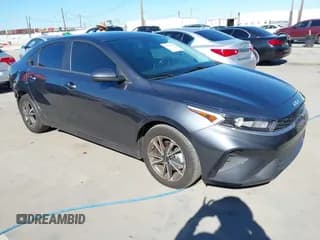 ✅ 2023 Kia Forte LXS • VIN: 3KPF24AD6PE652054 • Lot: 43551984. Wystawiony na IAAI z przebiegiem 22 074 mil. Bezpłatny archiwum sprzedaży aukcyjnych z USA i szczegółowy raport historii pojazdu na DreamBid. Zdjęcie 1.