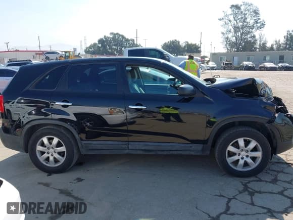 ✅ 2011 Kia Sorento LX • VIN: 5XYKT3A15BG005779 • Lot: 42915388. Listed on IAAI with 180,119 mi. Free auction sales archive from the USA and detailed vehicle history report at DreamBid. Image 14.