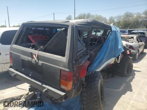 ✅ 1991 Jeep Cherokee • VIN: 1J4FJ58S6ML588768 • Lot: 49748515. Listed on Copart with 193,621 mi. Free auction sales archive from the USA and detailed vehicle history report at DreamBid. Image 3.