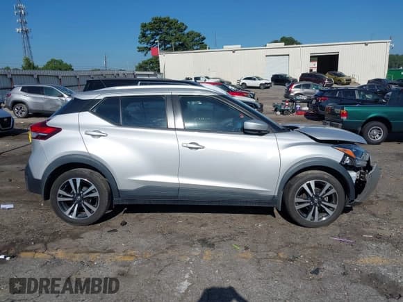 ✅ 2018 Nissan Kicks SV • VIN: 3N1CP5CU1JL525189 • Lot: 42844280. Wystawiony na IAAI z przebiegiem 90 000 mil. Bezpłatny archiwum sprzedaży aukcyjnych z USA i szczegółowy raport historii pojazdu na DreamBid. Zdjęcie 14.