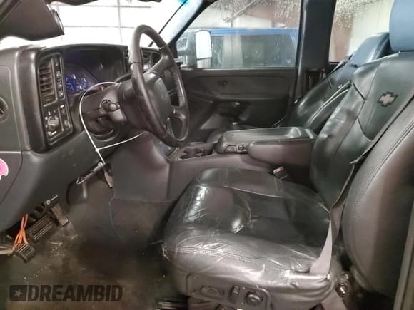 ✅ 2002 Chevrolet Silverado 2500HD LS • VIN: 1GCHK29102E189856 • Лот: 93117935. Опубликован ранее на Copart с пробегом Не указан. Бесплатный доступ к архиву аукционных продаж из США и подробный отчёт об истории автомобиля на DreamBid. Изображение 7.