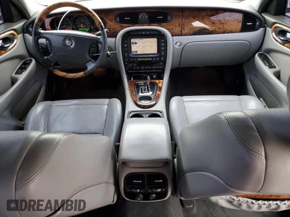 ✅ 2005 Jaguar XJ 8 LWB • VIN: SAJWA79CX5SG35319 • Лот: 49321465. Опубликован ранее на Copart с пробегом 182 834 миль. Бесплатный доступ к архиву аукционных продаж из США и подробный отчёт об истории автомобиля на DreamBid. Изображение 8.