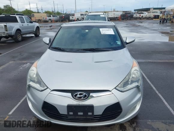 ✅ 2013 Hyundai Veloster w/Black Int • VIN: KMHTC6AD4DU163477 • Lot: 43326835. Wystawiony na IAAI z przebiegiem 109 212 mil. Bezpłatny archiwum sprzedaży aukcyjnych z USA i szczegółowy raport historii pojazdu na DreamBid. Zdjęcie 6.