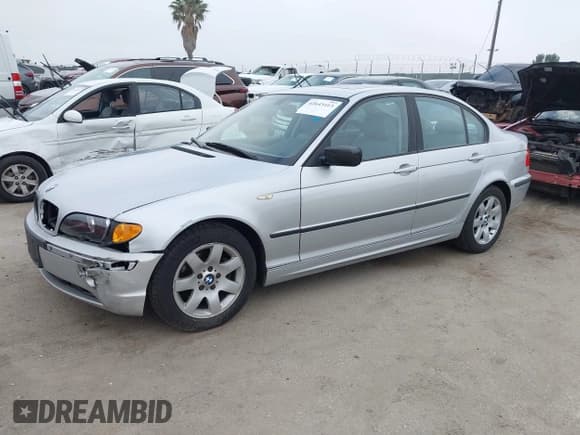 ✅ 2004 BMW 3 Series 325i • VIN: WBAAZ33464KP85402 • Лот: 42643413. Опубликован ранее на IAAI с пробегом 48 706 миль. Бесплатный доступ к архиву аукционных продаж из США и подробный отчёт об истории автомобиля на DreamBid. Изображение 2.