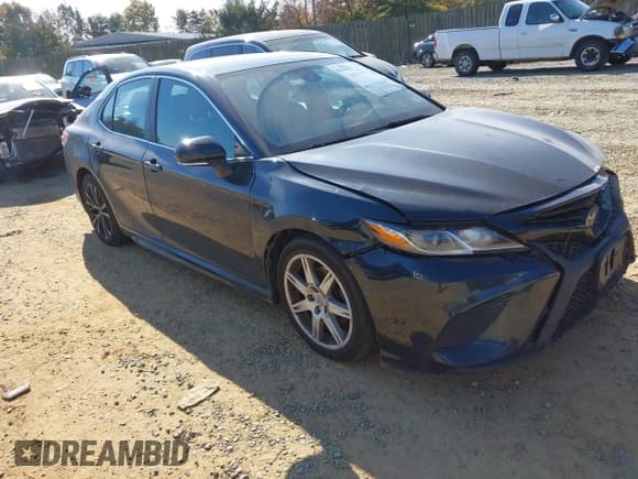 ✅ 2018 Toyota Camry SE • VIN: 4T1B11HK5JU545750 • Lot: 43516902. Wystawiony na IAAI z przebiegiem 213 247 mil. Bezpłatny archiwum sprzedaży aukcyjnych z USA i szczegółowy raport historii pojazdu na DreamBid. Zdjęcie 1.