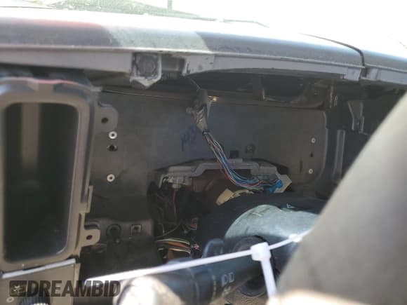 ✅ 2003 Chevrolet Suburban LT • VIN: 3GNEC16Z03G101118 • Лот: 56486765. Опубликован ранее на Copart с пробегом Не указан. Бесплатный доступ к архиву аукционных продаж из США и подробный отчёт об истории автомобиля на DreamBid. Изображение 9.