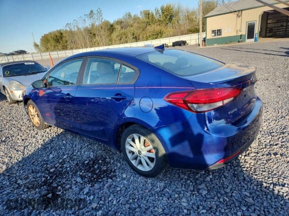 ✅ 2017 Kia Forte LX • VIN: 3KPFL4A7XHE060150 • Lot: 89825315. Wystawiony na Copart z przebiegiem 154 186 mil. Bezpłatny archiwum sprzedaży aukcyjnych z USA i szczegółowy raport historii pojazdu na DreamBid. Zdjęcie 2.