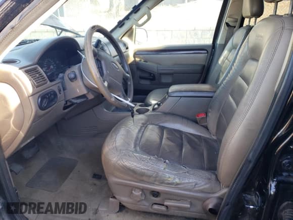 ✅ 2003 Ford Explorer Limited • VIN: 1FMDU75K13ZB31975 • Lot: 83894734. Wystawiony na Copart z przebiegiem 311 881 mil. Bezpłatny archiwum sprzedaży aukcyjnych z USA i szczegółowy raport historii pojazdu na DreamBid. Zdjęcie 7.