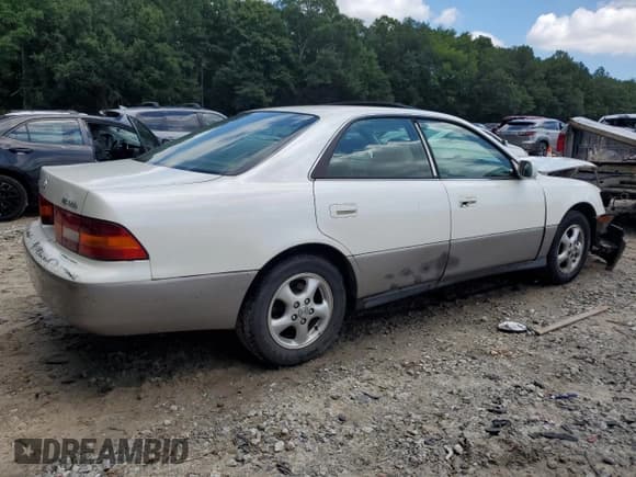 ✅ 1997 Lexus ES 300 • VIN: JT8BF22G0V0057561 • Лот: 67617265. Опубликован ранее на Copart с пробегом Не указан. Бесплатный доступ к архиву аукционных продаж из США и подробный отчёт об истории автомобиля на DreamBid. Изображение 3.