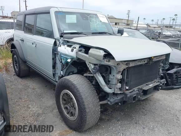 ✅ 2023 Ford Bronco • VIN: 1FMEE5DP0PLA97359 • Lot: 42130581. Wystawiony na IAAI z przebiegiem 32 335 mil. Bezpłatny archiwum sprzedaży aukcyjnych z USA i szczegółowy raport historii pojazdu na DreamBid. Zdjęcie 1.