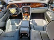 ✅ 2008 Jaguar XJ 8 LWB • VIN: SAJWA79BX8SH28045 • Lot: 61042375. Wystawiony na Copart z przebiegiem 85 903 mil. Bezpłatny archiwum sprzedaży aukcyjnych z USA i szczegółowy raport historii pojazdu na DreamBid. Zdjęcie 8.