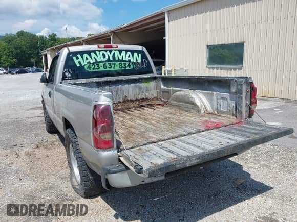 2006 Chevrolet Silverado 1500 Work Truck z VIN 3GCEC14X86G259897, wystawiony jako IAAI lot #42555732 z przebiegiem 150 603 mil mil oraz . Historia ofert i sprzedaży dostępna na DreamBid. Obrazek 3.