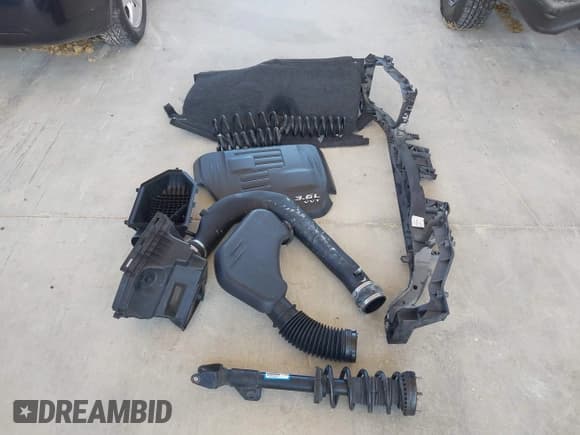 ✅ 2015 Chrysler 300 C • VIN: 2C3CCAEG1FH859994 • Lot: 43231697. Listed on IAAI with 157,237 mi. Free auction sales archive from the USA and detailed vehicle history report at DreamBid. Image 12.