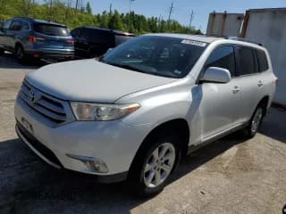 ✅ 2011 Toyota Highlander • VIN: 5TDBK3EH1BS044964 • Lot: 51984564. Wystawiony na Copart z przebiegiem 157 415 mil. Bezpłatny archiwum sprzedaży aukcyjnych z USA i szczegółowy raport historii pojazdu na DreamBid. Zdjęcie 1.