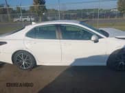 ✅ 2022 Toyota Camry Hybrid SE • VIN: 4T1G31AKXNU582504 • Лот: 43192242. Опубликован ранее на IAAI с пробегом 51 889 миль. Бесплатный доступ к архиву аукционных продаж из США и подробный отчёт об истории автомобиля на DreamBid. Изображение 14.