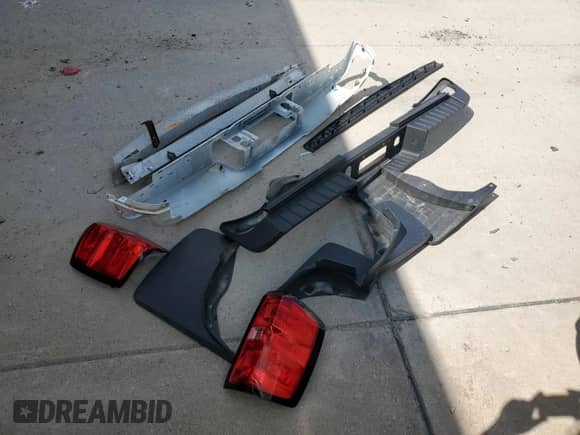 2016 Chevrolet Silverado 3500HD High Country с VIN 1GC4K1E8XGF300605, выставлен на аукционе Copart как лот 62260115 с пробегом 138 551 миль миль и Списание • Salvage title. История ставок и продаж доступна на DreamBid. Изображение 12.