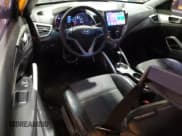 ✅ 2013 Hyundai Veloster w/Gray Int • VIN: KMHTC6AD1DU123275 • Lot: 77015154. Wystawiony na Copart z przebiegiem 72 240 mil. Bezpłatny archiwum sprzedaży aukcyjnych z USA i szczegółowy raport historii pojazdu na DreamBid. Zdjęcie 8.