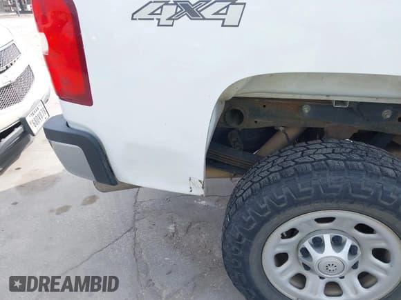 ✅ 2013 Chevrolet Silverado 2500HD Work Truck • VIN: 1GC1KVCG4DF184589 • Lot: 43727828. Wystawiony na IAAI z przebiegiem 201 125 mil. Bezpłatny archiwum sprzedaży aukcyjnych z USA i szczegółowy raport historii pojazdu na DreamBid. Zdjęcie 17.