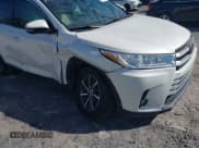 ✅ 2019 Toyota Highlander XLE • VIN: 5TDKZRFH0KS558334 • Lot: 43333948. Listed on IAAI with 86,413 mi. Free auction sales archive from the USA and detailed vehicle history report at DreamBid. Image 6.