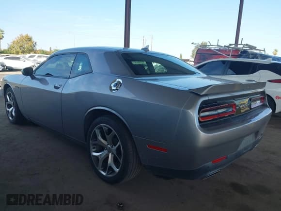 ✅ 2015 Dodge Challenger SXT Plus • VIN: 2C3CDZBGXFH700231 • Lot: 43407846. Wystawiony na IAAI z przebiegiem 129 305 mil. Bezpłatny archiwum sprzedaży aukcyjnych z USA i szczegółowy raport historii pojazdu na DreamBid. Zdjęcie 3.
