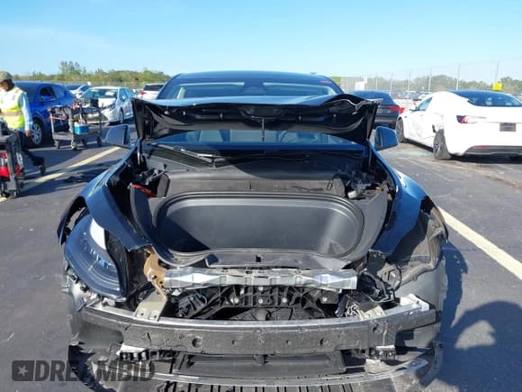 ✅ 2024 Tesla Model Y Performance • VIN: 7SAYGDEF7RF042587 • Lot: 43546539. Wystawiony na IAAI z przebiegiem 18 311 mil. Bezpłatny archiwum sprzedaży aukcyjnych z USA i szczegółowy raport historii pojazdu na DreamBid. Zdjęcie 13.