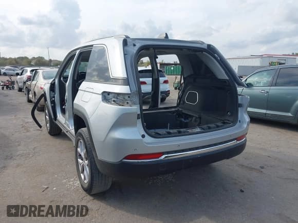✅ 2022 Jeep Grand Cherokee Limited • VIN: 1C4RJHBG1N8569817 • Lot: 43527816. Wystawiony na IAAI z przebiegiem Nie podano. Bezpłatny archiwum sprzedaży aukcyjnych z USA i szczegółowy raport historii pojazdu na DreamBid. Zdjęcie 3.