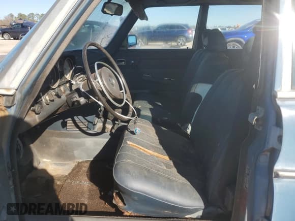 ✅ 1974 Mercedes-Benz 240 • VIN: 11511712027820 • Lot: 42007445. Listed on Copart with Not provided. Free auction sales archive from the USA and detailed vehicle history report at DreamBid. Image 7.