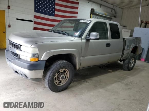 ✅ 2002 Chevrolet Silverado 2500HD LS • VIN: 1GCHK29U32E243595 • Лот: 67637775. Опубликован ранее на Copart с пробегом 247 090 миль. Бесплатный доступ к архиву аукционных продаж из США и подробный отчёт об истории автомобиля на DreamBid. Изображение 1.