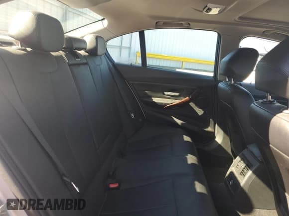 ✅ 2013 BMW 3 Series 328i • VIN: WBA3A5C51DF354463 • Лот: 90403715. Опубликован ранее на Copart с пробегом Не указан. Бесплатный доступ к архиву аукционных продаж из США и подробный отчёт об истории автомобиля на DreamBid. Изображение 10.