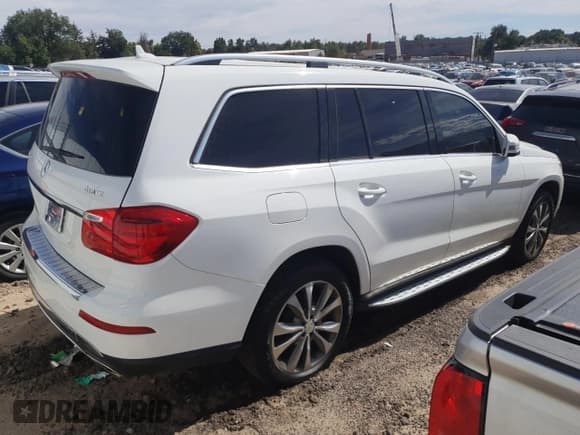 ✅ 2014 Mercedes-Benz GL 450 • VIN: 4JGDF7CE2EA397062 • Lot: 82033375. Listed on Copart with 200,655 mi. Free auction sales archive from the USA and detailed vehicle history report at DreamBid. Image 3.