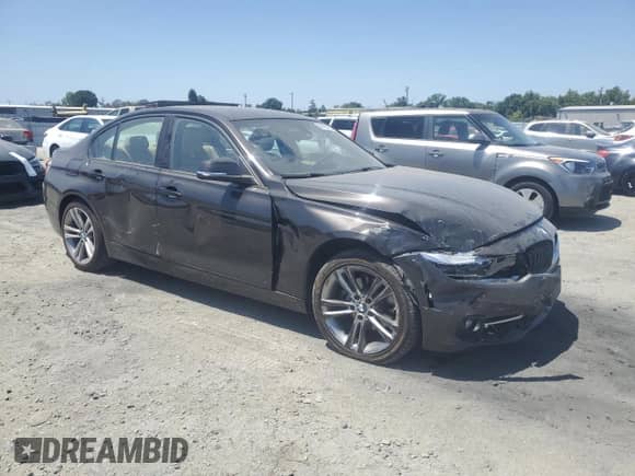 2016 BMW 3 Series z VIN WBA8E7C57GK415560, wystawiony jako Copart lot #60493425 z przebiegiem 37 702 mil mil oraz Szkoda całkowita • Salvage title. Historia ofert i sprzedaży dostępna na DreamBid. Obrazek 4.