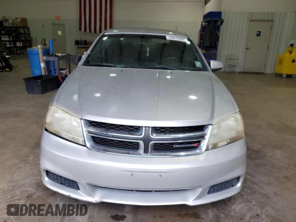 ✅ 2011 Dodge Avenger Mainstreet • VIN: 1B3BD1FB1BN556305 • Лот: 56476884. Опубликован ранее на Copart с пробегом 118 812 миль. Бесплатный доступ к архиву аукционных продаж из США и подробный отчёт об истории автомобиля на DreamBid. Изображение 5.