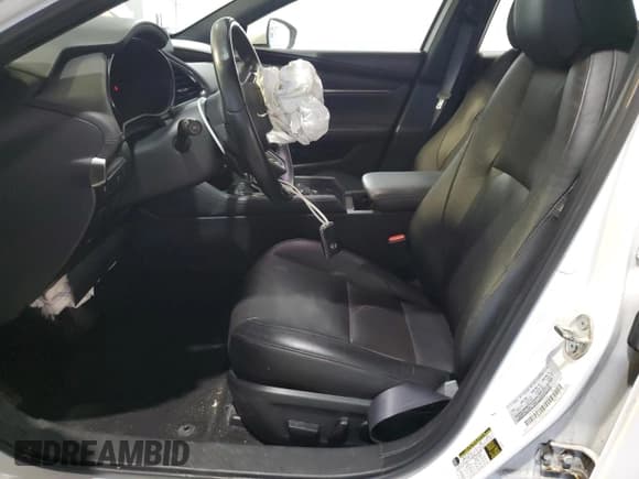 ✅ 2019 Mazda 3 Premium • VIN: JM1BPBNM1K1130085 • Лот: 84719615. Опубликован ранее на Copart с пробегом 124 362 миль. Бесплатный доступ к архиву аукционных продаж из США и подробный отчёт об истории автомобиля на DreamBid. Изображение 7.