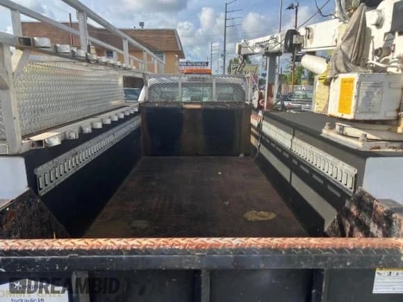 ✅ 2013 Ford F-550 XL • VIN: 1FDUF5GY4DEB60881 • Лот: 75916354. Опубликован ранее на Copart с пробегом 139 833 миль. Бесплатный доступ к архиву аукционных продаж из США и подробный отчёт об истории автомобиля на DreamBid. Изображение 6.