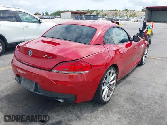 ✅ 2011 BMW Z4 sDrive35i • VIN: WBALM7C5XBE384308 • Lot: 42645162. Listed on IAAI with 92,726 mi. Free auction sales archive from the USA and detailed vehicle history report at DreamBid. Image 4.