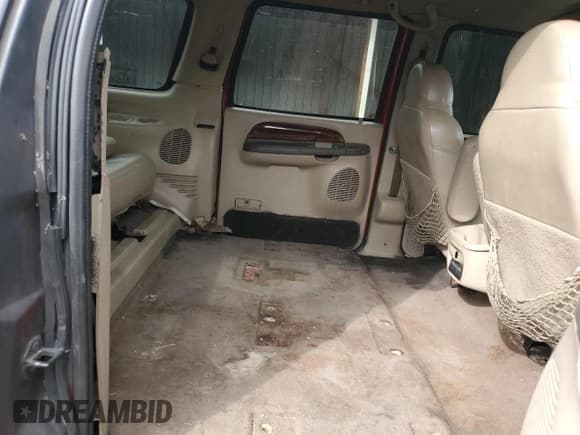 ✅ 2000 Ford Excursion Limited • VIN: 1FMNU42S9YEB86647 • Lot: 86492485. Listed on Copart with 255,143 mi. Free auction sales archive from the USA and detailed vehicle history report at DreamBid. Image 11.