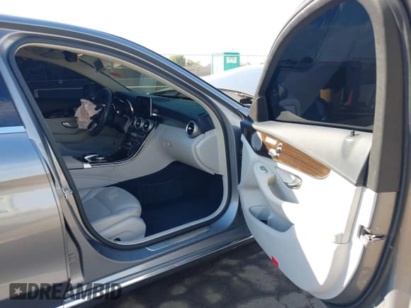 ✅ 2015 Mercedes-Benz C 300 • VIN: 55SWF4JB4FU053258 • Лот: 43498517. Опубликован ранее на IAAI с пробегом 42 905 миль. Бесплатный доступ к архиву аукционных продаж из США и подробный отчёт об истории автомобиля на DreamBid. Изображение 5.