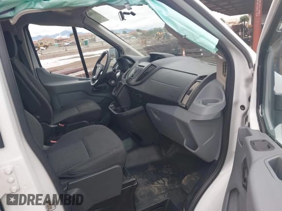 ✅ 2019 Ford Transit XL • VIN: 1FBZX2ZG4KKA12324 • Lot: 43743401. Wystawiony na IAAI z przebiegiem 149 280 mil. Bezpłatny archiwum sprzedaży aukcyjnych z USA i szczegółowy raport historii pojazdu na DreamBid. Zdjęcie 5.