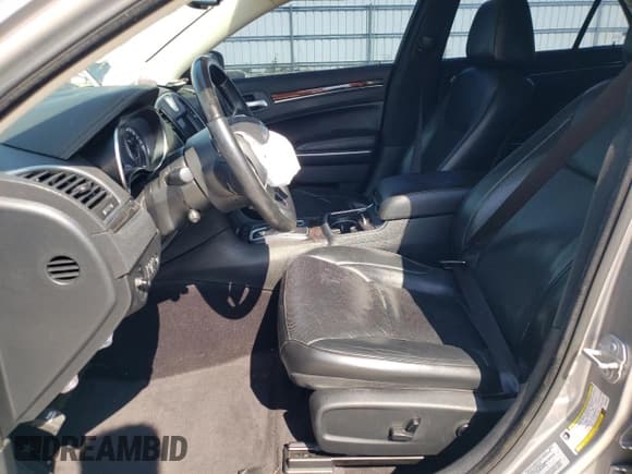 ✅ 2017 Chrysler 300 C • VIN: 2C3CCAEG6HH570595 • Лот: 81996925. Опубликован ранее на Copart с пробегом 88 199 миль. Бесплатный доступ к архиву аукционных продаж из США и подробный отчёт об истории автомобиля на DreamBid. Изображение 7.