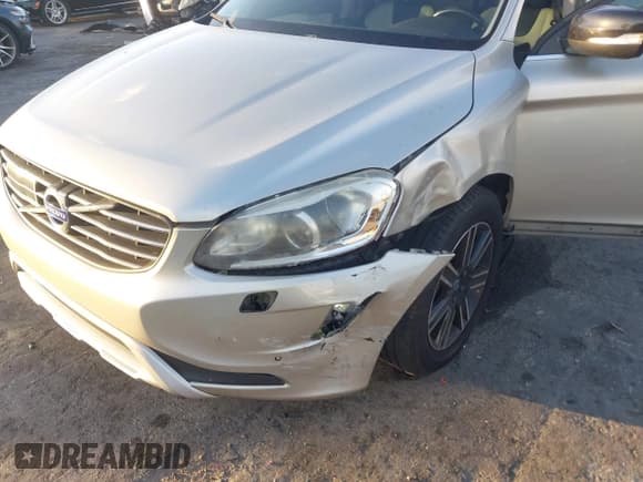 ✅ 2017 Volvo XC60 Dynamic • VIN: YV440MDR1H2120565 • Lot: 43677266. Wystawiony na IAAI z przebiegiem 132 140 mil. Bezpłatny archiwum sprzedaży aukcyjnych z USA i szczegółowy raport historii pojazdu na DreamBid. Zdjęcie 6.