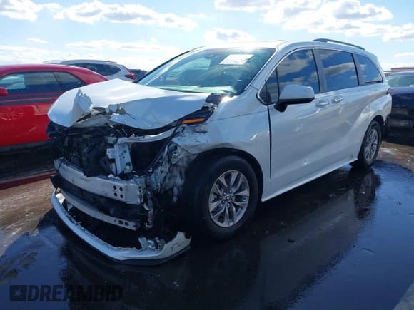 ✅ 2022 Toyota Sienna XLE • VIN: 5TDYRKEC0NS087877 • Lot: 43385541. Listed on IAAI with 102,212 mi. Free auction sales archive from the USA and detailed vehicle history report at DreamBid. Image 2.