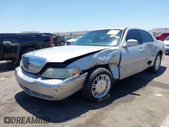 ✅ 2007 Lincoln Town Car Signature Limited • VIN: 1LNHM82W67Y624724 • Lot: 42618749. Wystawiony na IAAI z przebiegiem 160 029 mil. Bezpłatny archiwum sprzedaży aukcyjnych z USA i szczegółowy raport historii pojazdu na DreamBid. Zdjęcie 6.